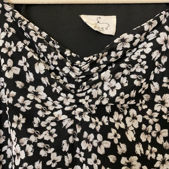 Black & White Floral 3/4 Sleeve Bodysuit - Picture 3 of 6